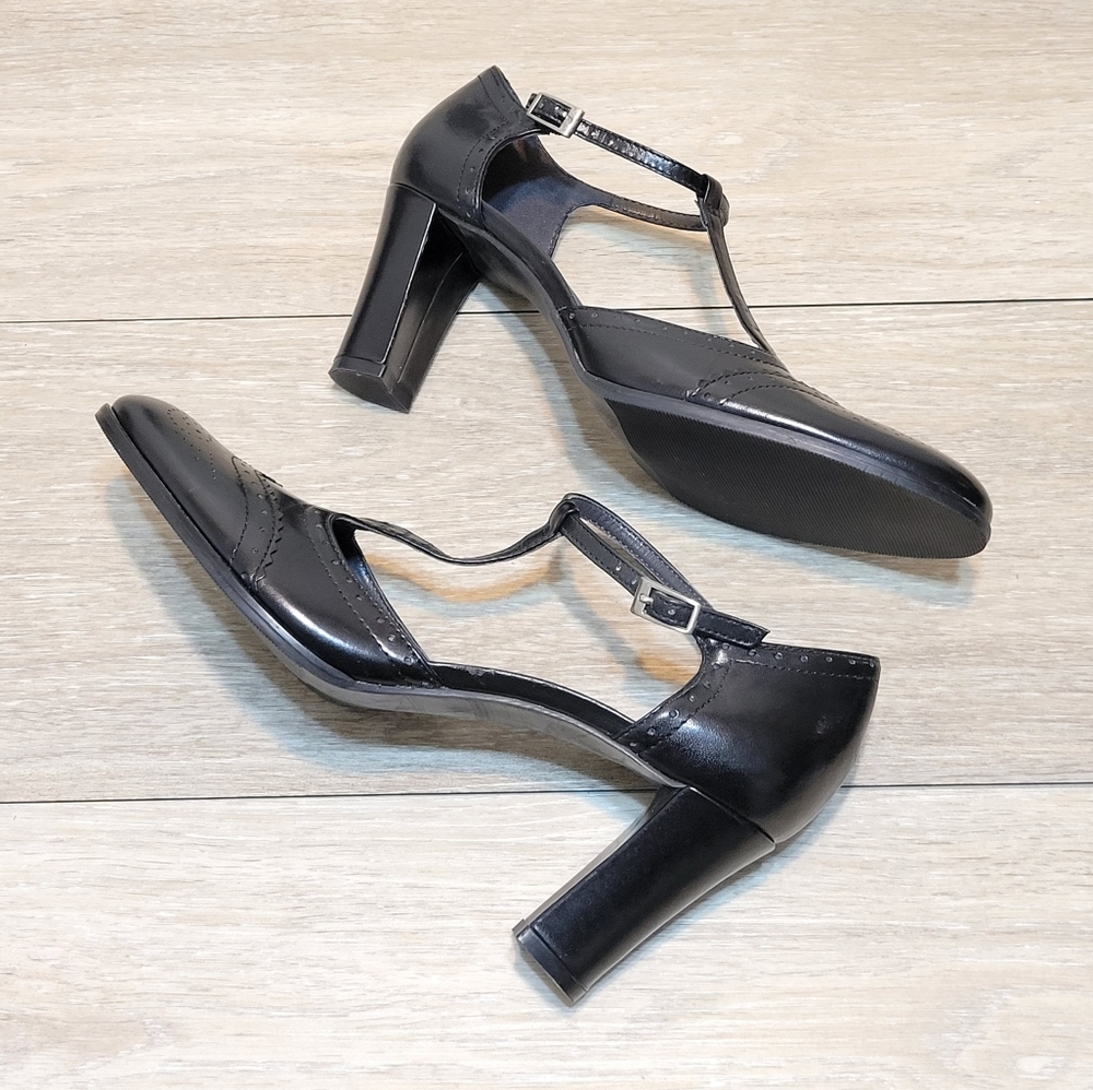 Naturalizer Shoes - Picture 2 of 5